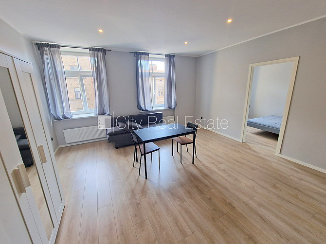 Фасадный дом, реновированный дом, закрытый двор, вход с улицы и со двора, Рига - изображение 6