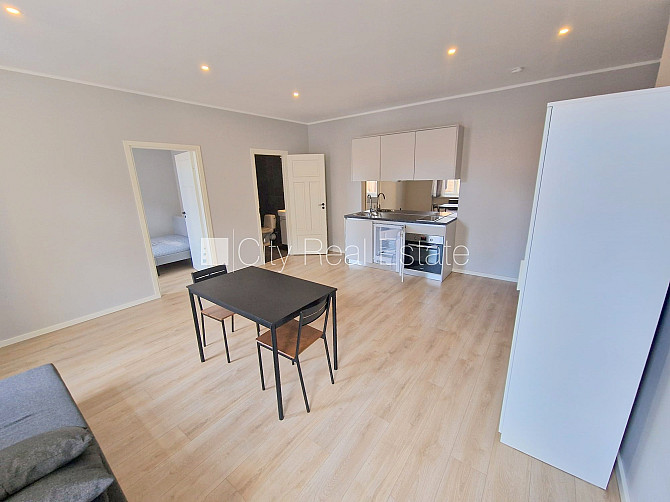 Фасадный дом, реновированный дом, закрытый двор, вход с улицы и со двора, Рига - изображение 2