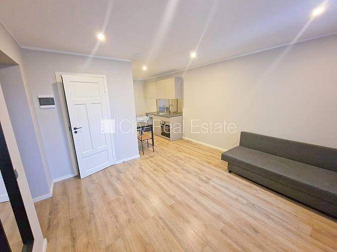 Здание во дворе, реновированный дом, закрытый двор, вход с улицы и со двора, Рига - изображение 2