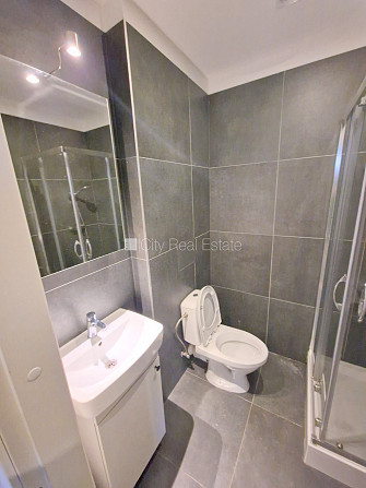 Здание во дворе, реновированный дом, закрытый двор, вход с улицы и со двора, Рига - изображение 16