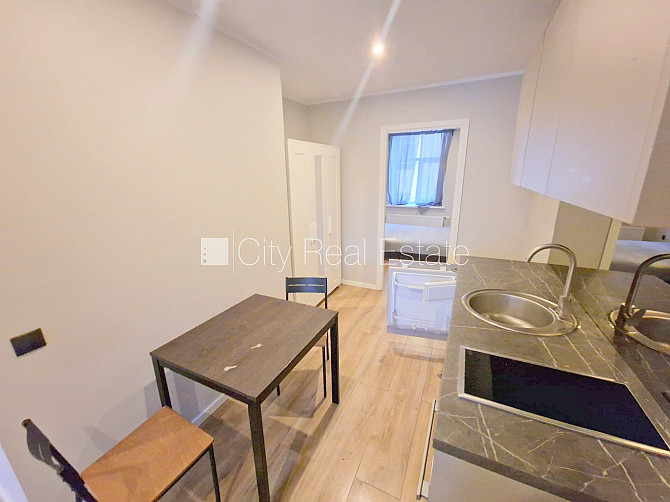 Здание во дворе, реновированный дом, закрытый двор, вход с улицы и со двора, Рига - изображение 8