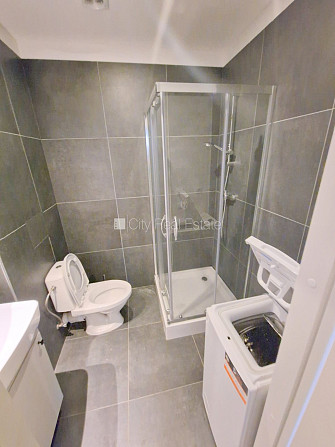 Здание во дворе, реновированный дом, закрытый двор, вход с улицы и со двора, Рига - изображение 17