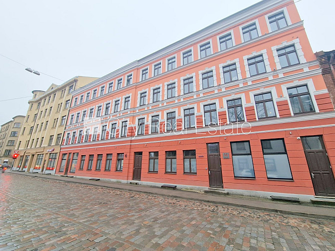 Здание во дворе, реновированный дом, закрытый двор, вход с улицы и со двора, Рига - изображение 20