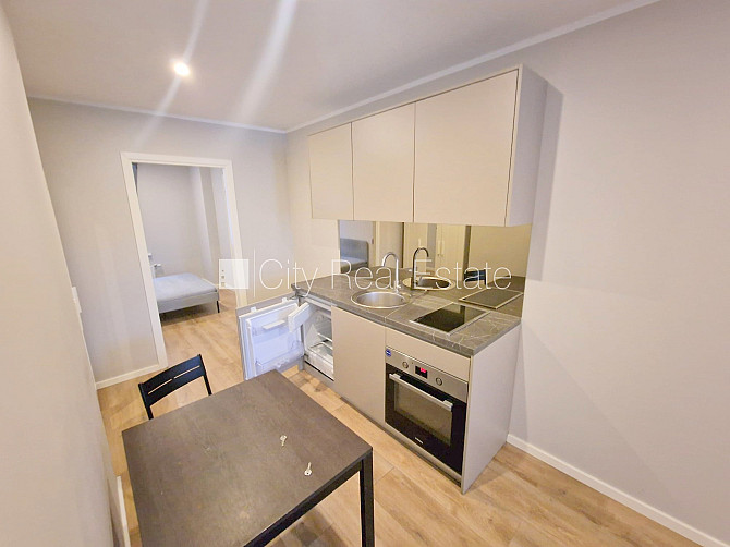 Здание во дворе, реновированный дом, закрытый двор, вход с улицы и со двора, Рига - изображение 3