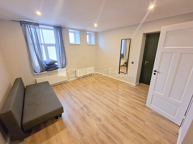 Здание во дворе, реновированный дом, закрытый двор, вход с улицы и со двора, Рига - изображение 15