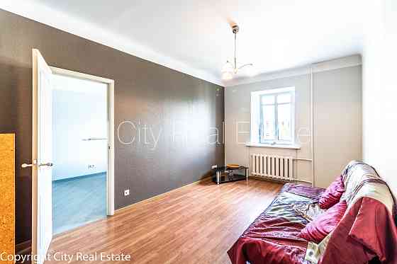 Фасадный дом, реновированный дом, закрытый двор, вход с улицы, лестничная клетка Рига