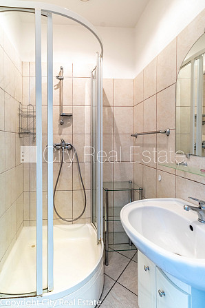 Фасадный дом, реновированный дом, закрытый двор, вход с улицы, лестничная клетка Рига - изображение 14