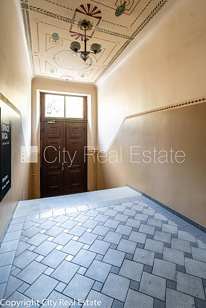 Фасадный дом, реновированный дом, закрытый двор, вход с улицы, лестничная клетка Рига - изображение 19