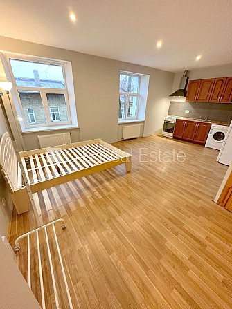 Здание во дворе, реновированный дом, закрытый двор, вход с улицы и со двора, Рига - изображение 1