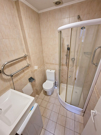 Фасадный дом, реновированный дом, закрытый двор, вход со двора, лестничная клетка Рига - изображение 10