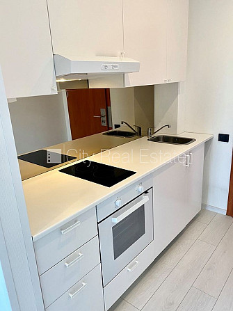 Fasādes māja, renovēta māja, ieeja no ielas, ir lifts, kāpņu telpa pēc kapitālā remonta, Rīga - foto 7