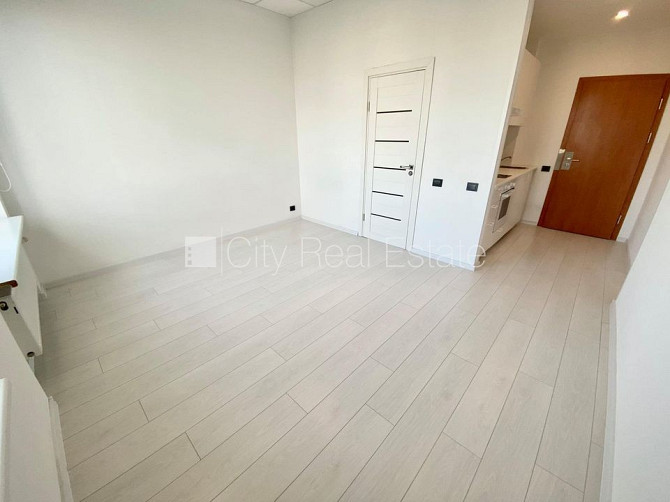 Fasādes māja, renovēta māja, ieeja no ielas, ir lifts, kāpņu telpa pēc kapitālā remonta, Rīga - foto 2