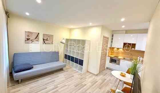 Здание во дворе, реновированный дом, вход со двора, лестничная клетка после Rīga