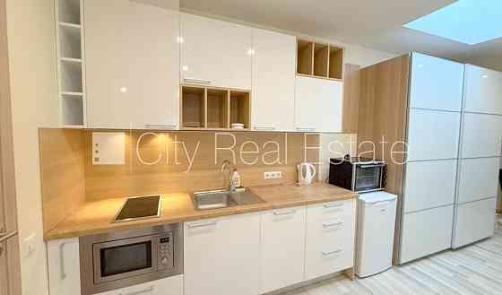 Здание во дворе, реновированный дом, вход со двора, лестничная клетка после Rīga