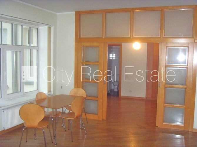 Фасадный дом, реновированный дом, объект охраняет физическая охрана, вход с Рига - изображение 6