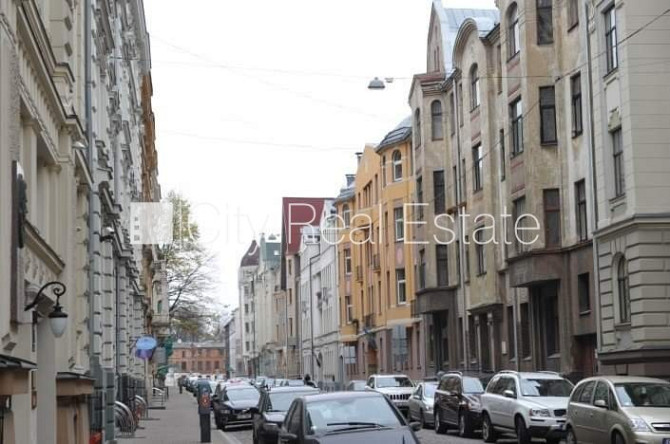 Фасадный дом, реновированный дом, объект охраняет физическая охрана, вход с Рига - изображение 18