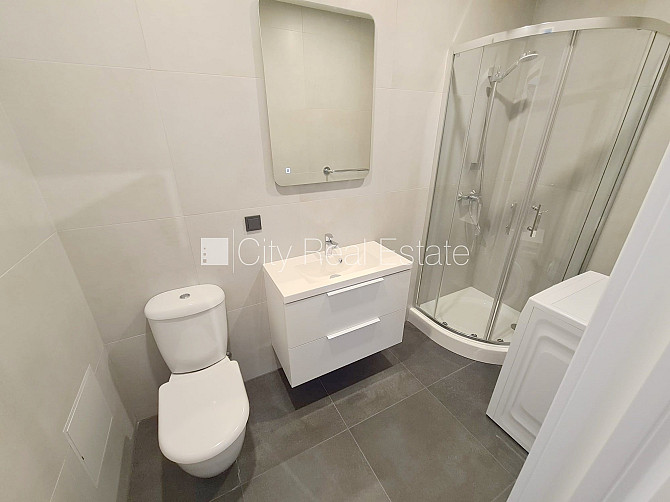 Здание во дворе, реновированный дом, закрытый двор, вход с улицы и со двора, лифт, Рига - изображение 15