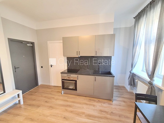 Здание во дворе, реновированный дом, закрытый двор, вход с улицы и со двора, лифт, Рига - изображение 11