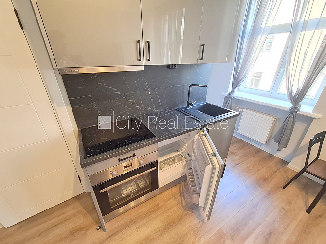 Здание во дворе, реновированный дом, закрытый двор, вход с улицы и со двора, лифт, Рига - изображение 10