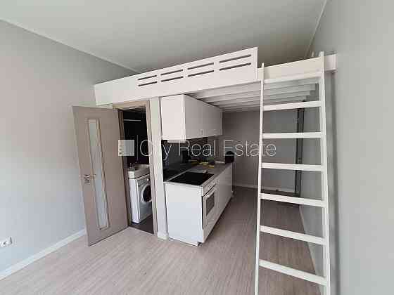 Фасадный дом, реновированный дом, закрытый двор, вход с улицы, лестничная клетка Рига