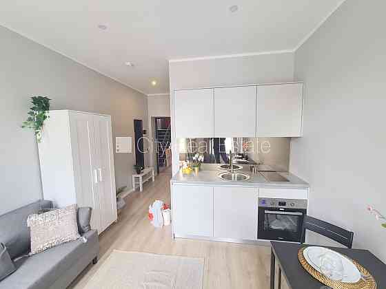 Здание во дворе, фасадный дом, вход с улицы, лестничная клетка после капитального Rīga