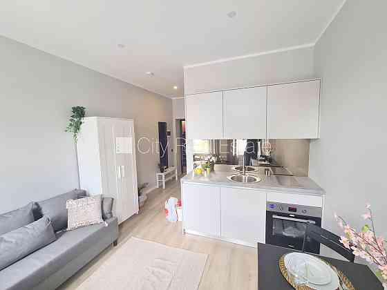 Здание во дворе, фасадный дом, вход с улицы, лестничная клетка после капитального Rīga