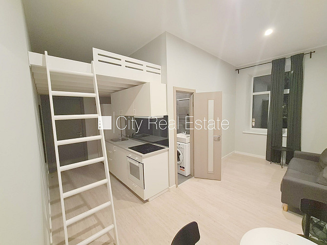 Pagalma ēka, renovēta māja, slēgts pagalms, ieeja no ielas un pagalma, kāpņu telpa pēc Rīga - foto 2