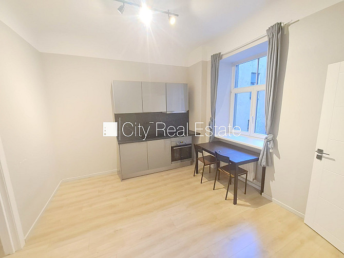 Здание во дворе, реновированный дом, закрытый двор, вход с улицы и со двора, лифт, Рига - изображение 15