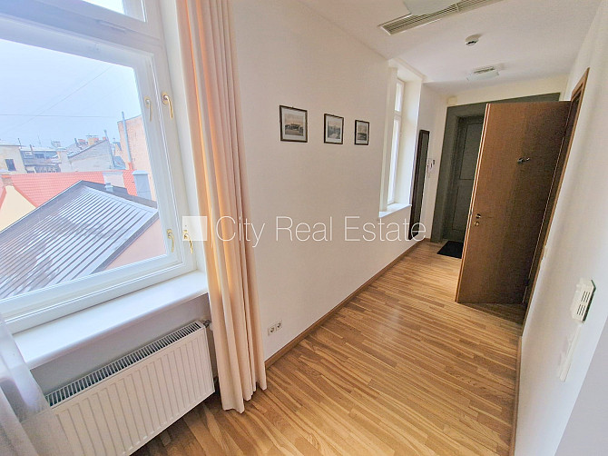 Фасадный дом, вход с улицы, лифт, количество спален 1 шт., высокие потолки, газовое Рига - изображение 19