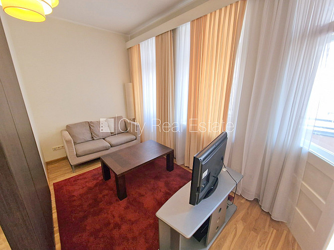 Фасадный дом, вход с улицы, лифт, лестничная клетка после капитального ремонта, Рига - изображение 4