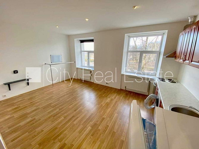 Здание во дворе, реновированный дом, закрытый двор, вход со двора, лестничная Рига - изображение 5