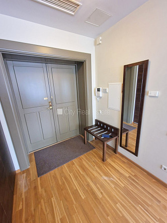 Фасадный дом, реновированный дом, вход с улицы, лифт, лестничная клетка после Рига - изображение 15