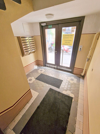 Фасадный дом, реновированный дом, вход с улицы, лифт, лестничная клетка после Рига - изображение 19