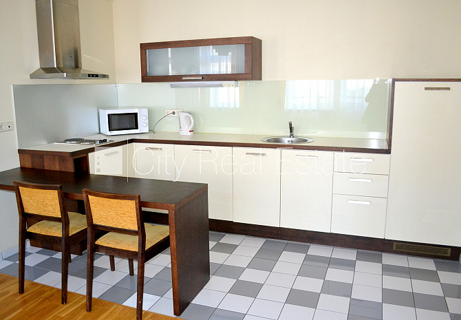 Фасадный дом, реновированный дом, вход с улицы, лифт, лестничная клетка после Рига - изображение 3