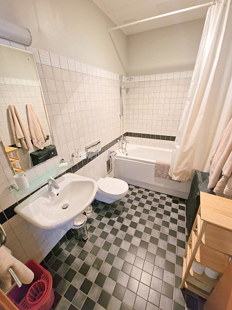 Фасадный дом, реновированный дом, вход с улицы, лифт, лестничная клетка после Рига - изображение 13