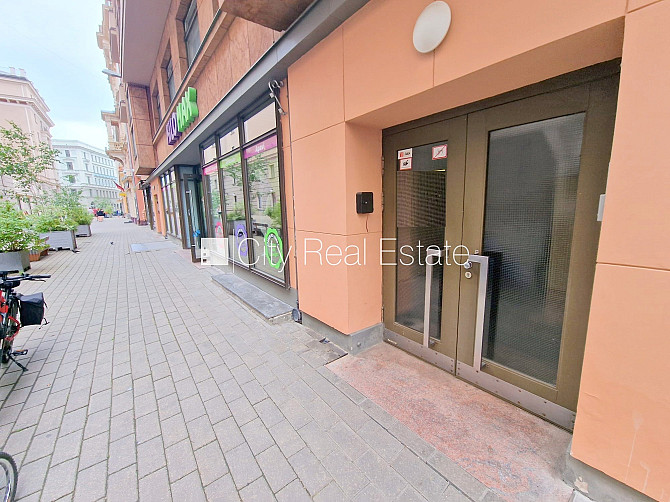 Фасадный дом, реновированный дом, вход с улицы, лифт, лестничная клетка после Рига - изображение 20