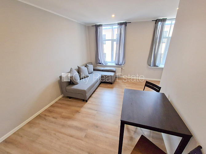 Здание во дворе, реновированный дом, закрытый двор, вход с улицы и со двора, Рига - изображение 7