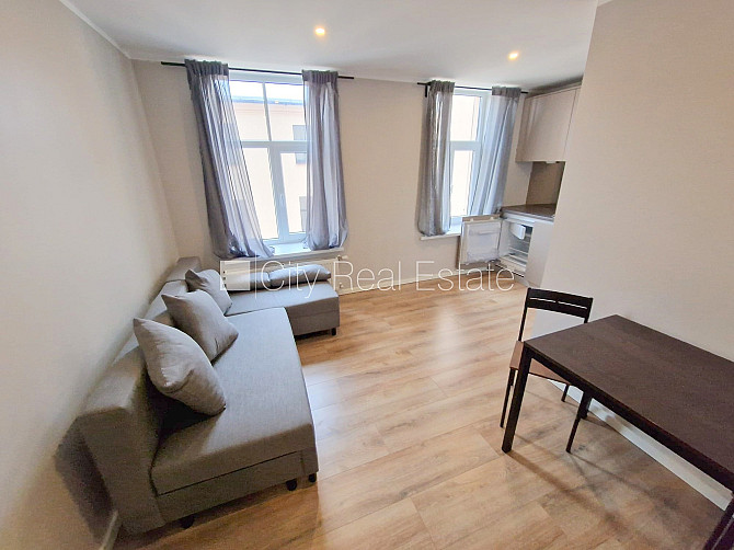 Здание во дворе, реновированный дом, закрытый двор, вход с улицы и со двора, Рига - изображение 8