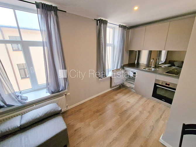 Здание во дворе, реновированный дом, закрытый двор, вход с улицы и со двора, Рига - изображение 4