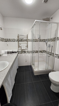 Домовладение, покрытие крыши из черепицы, кирпичные стены, благоустроенный Рига - изображение 15