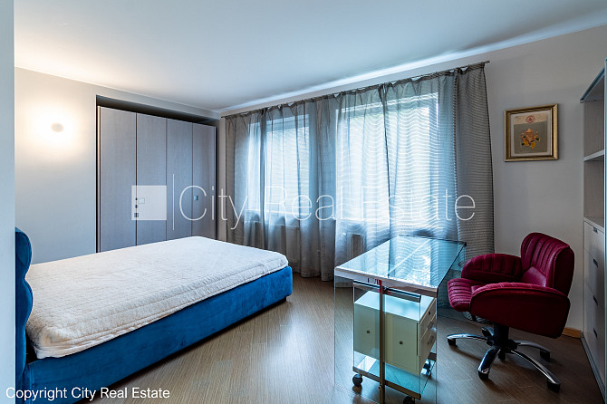 Renovēta māja, labiekārtota apzaļumota teritorija, slēgta teritorija, teritorijas iebrauktuves Jūrmala - foto 13