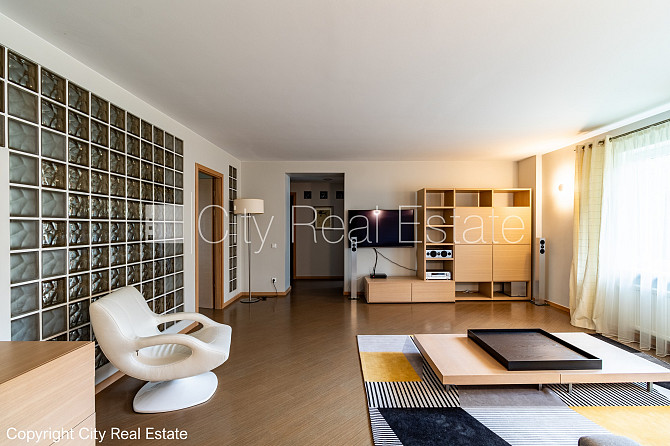 Renovēta māja, labiekārtota apzaļumota teritorija, slēgta teritorija, teritorijas iebrauktuves Jūrmala - foto 4