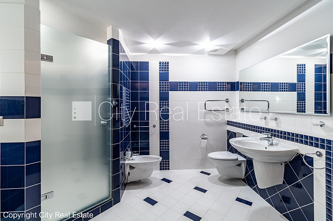 Renovēta māja, labiekārtota apzaļumota teritorija, slēgta teritorija, teritorijas iebrauktuves Jūrmala - foto 20