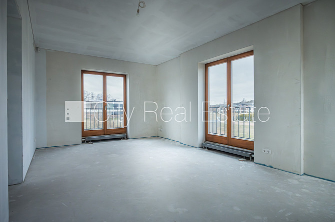 Частный дом, благоустроенная озеленённая территория, подъездная дорога покрыта Рига - изображение 16