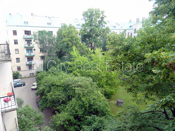 Фасадный дом, реставрированный дом, закрытый двор, бесплатная стоянка во дворе, Рига - изображение 14