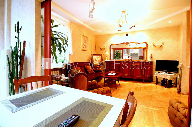 Земля в собственности, фасадный дом, кирпичные стены, закрытый двор, въездные Рига - изображение 8