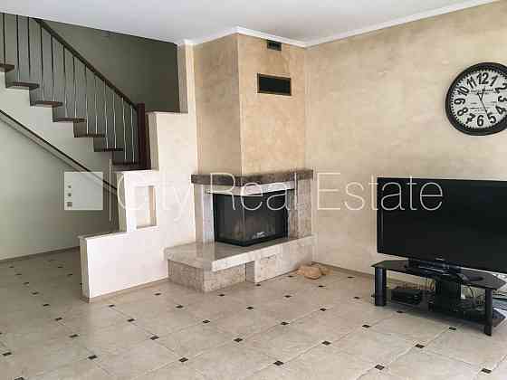 Рядный дом, благоустроенный озеленённый двор, закрытая территория, въездные Юрмала