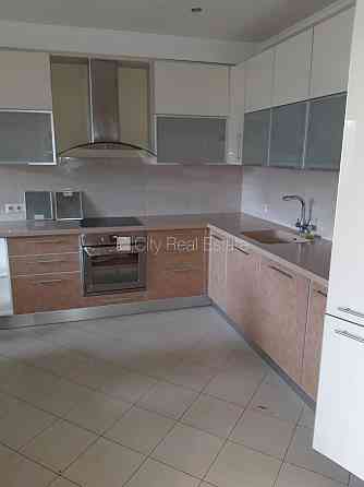 Рядный дом, благоустроенный озеленённый двор, закрытая территория, въездные Юрмала