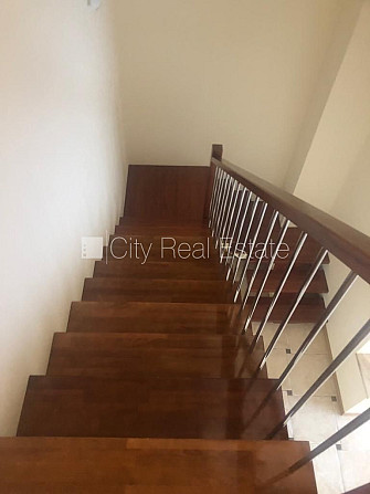 Рядный дом, благоустроенный озеленённый двор, закрытая территория, въездные Юрмала - изображение 7