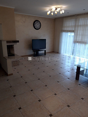 Рядный дом, благоустроенный озеленённый двор, закрытая территория, въездные Юрмала - изображение 4